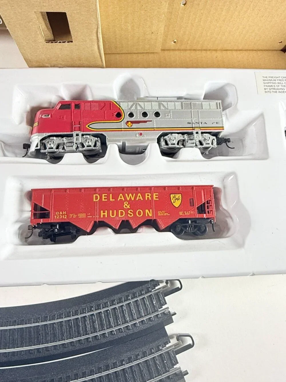 Bachmann HO Santa Fe Flyer Train Set Vintage 647 EMD FT Locomotive E-Z Tracks